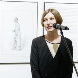 Музейная работница